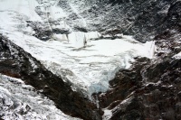 Glacier suspendu sur la paroi de l'aiguille de Tricot